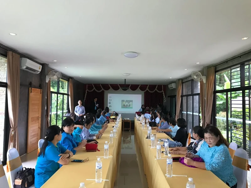 A seminar group seated at long tables in the meeting room